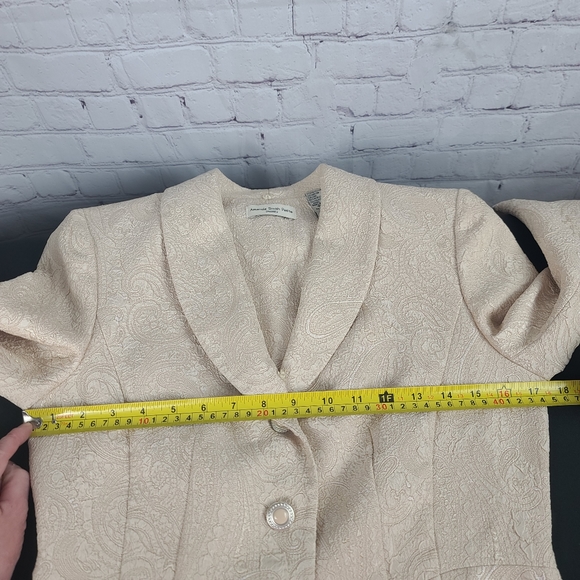 Amanda Smith suit. Champagne   4P - Picture 5 of 16